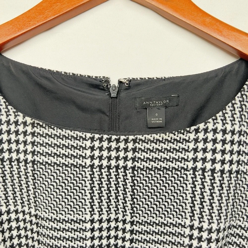 Ann Taylor Women's Sleeveless‎ Plaid  Dress Knee Length, Business/Office Wear